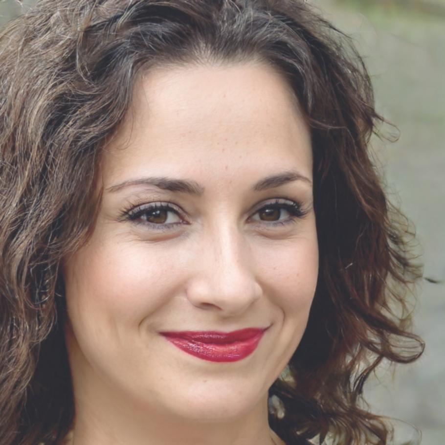 Ritratto di Elettra Sorrentino, esperta in teoria cromatica del makeup